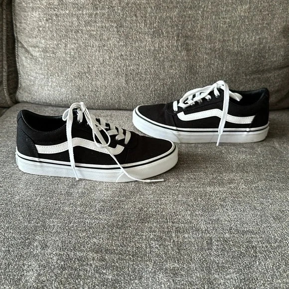 Women’s Vans Ward women’s shoes. Size 6.5 - Picture 10 of 15